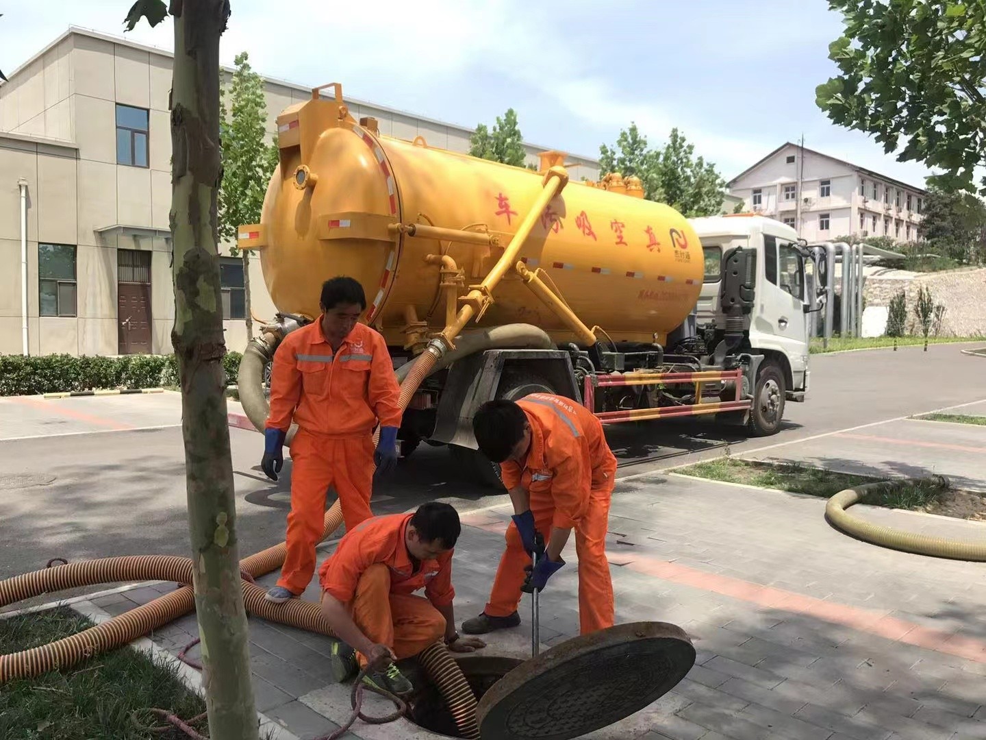 呼兰化粪池清理与5-8吨吸粪车施工效率分析